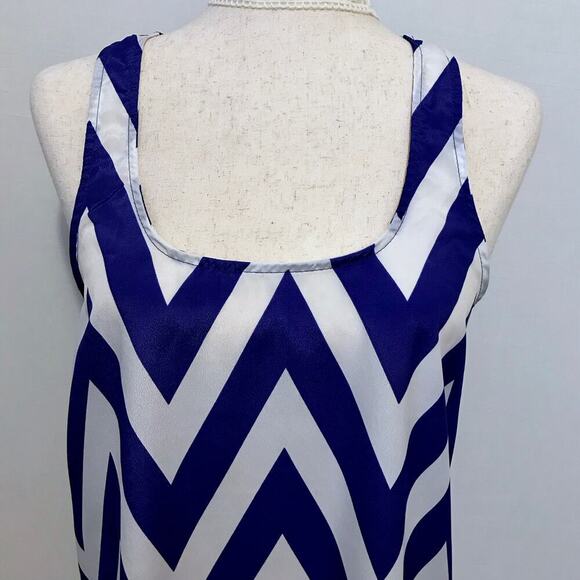 Everly Flowy Zig Zag Tank Top Women M - Picture 2 of 7